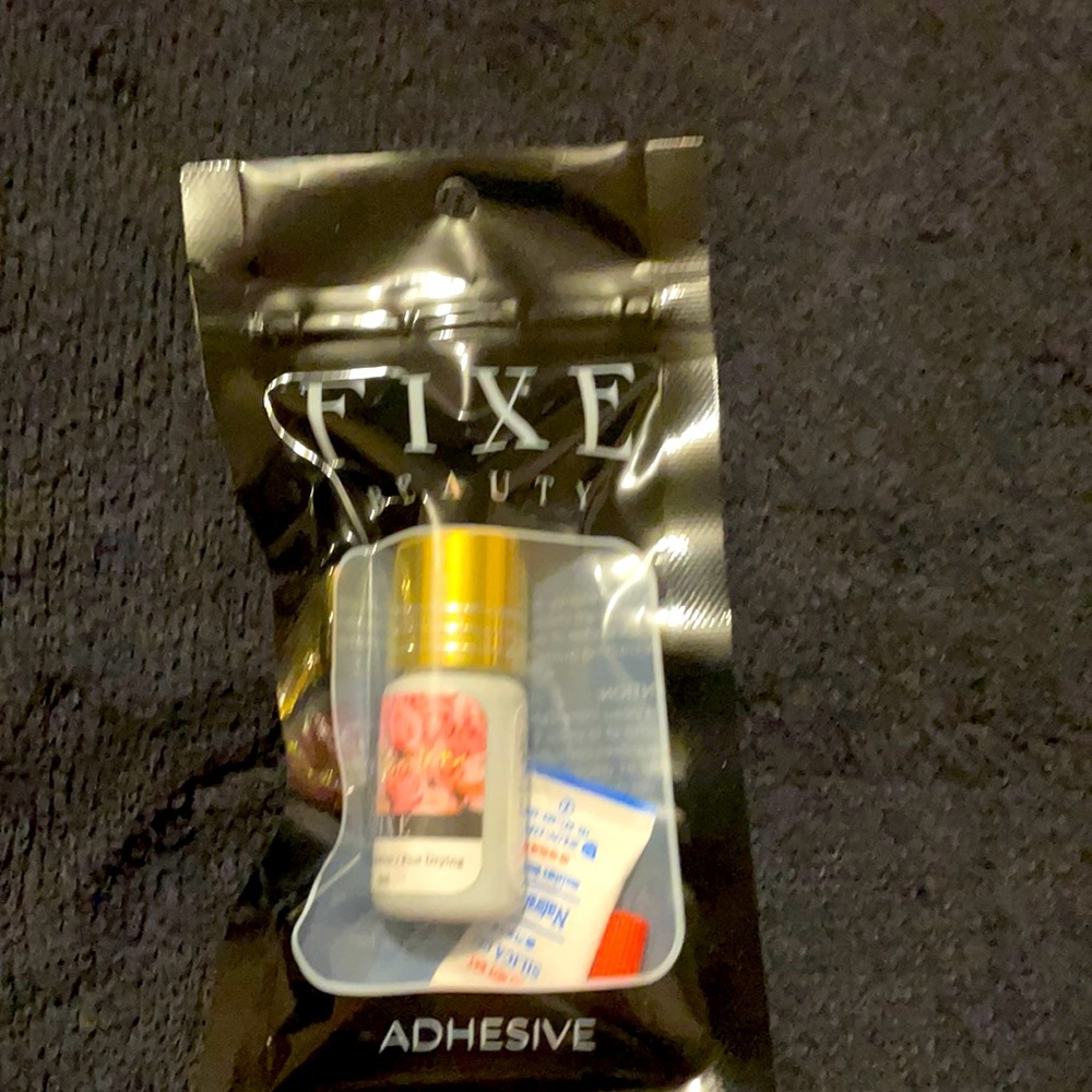 Eyelash extension glue